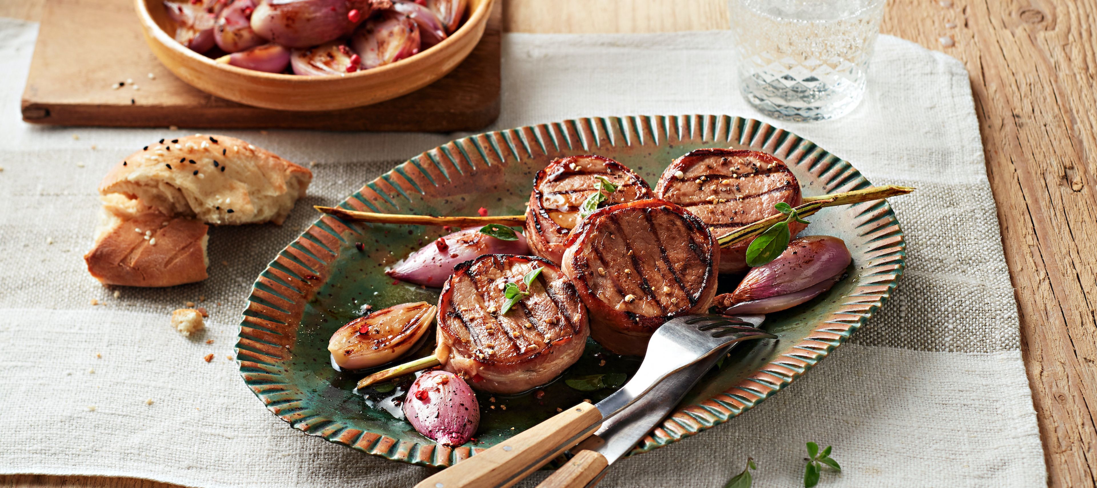 Marinierte Schweinemedaillons vom Grill Rezept einfach zubereitet ...